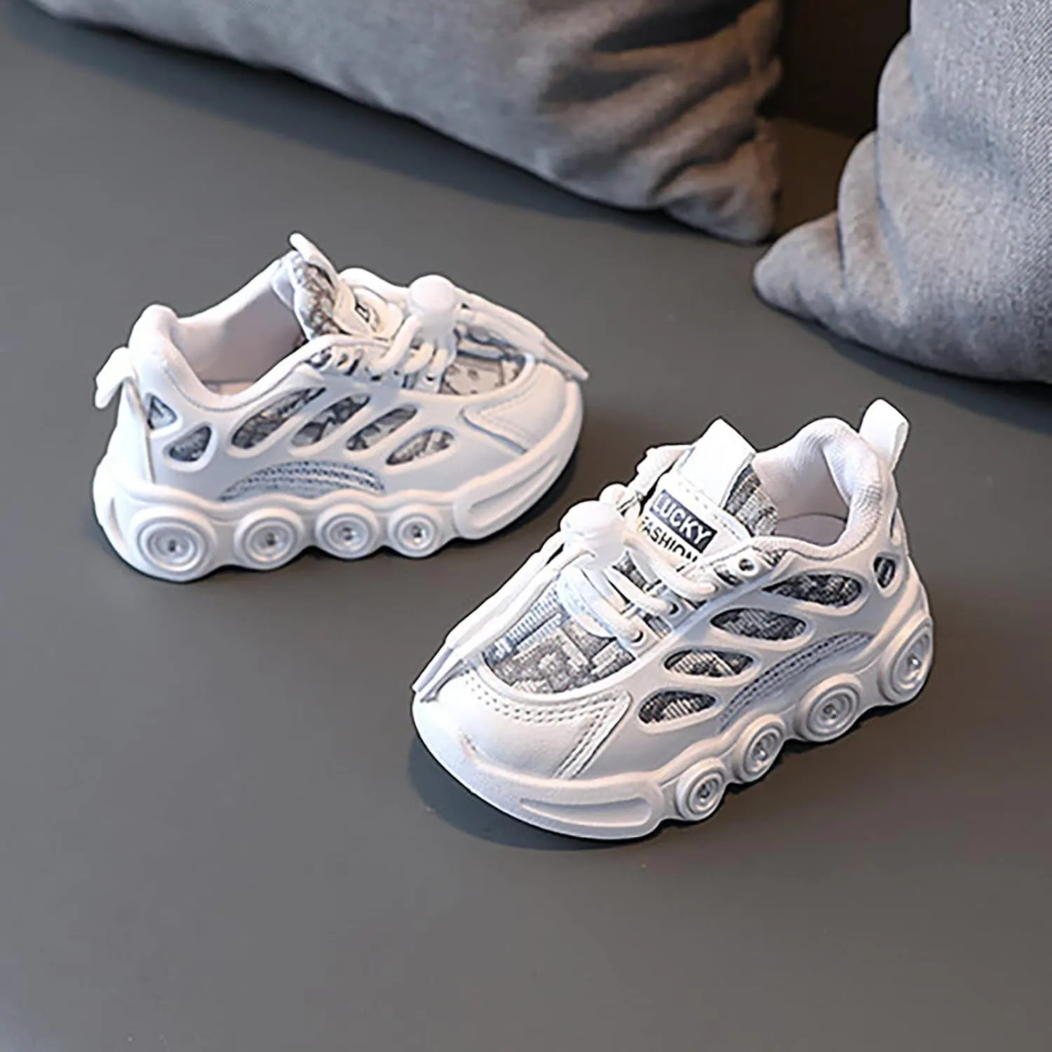 Toddler Girls Boys LED Flashing Sneakers Lightweight Mesh Breathable Soft Sole Anti Slip Comfort Athletic Shoes
